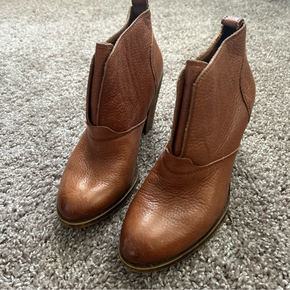 Lucky Brand Ankle Booties Camel Size 6.5 - Picture 3 of 11